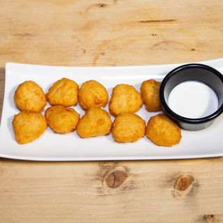 Tapa De Bombas De Pollo Con Chili Y Salsa Mahonesa (10 Uds.)