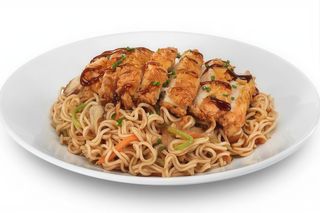 Yakisoba Con Pollo Rebozado