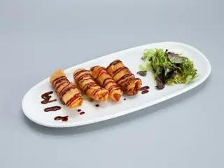 Rollitos de langostino tigre