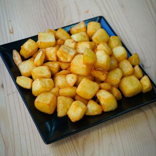 Patatas fritas medianas.