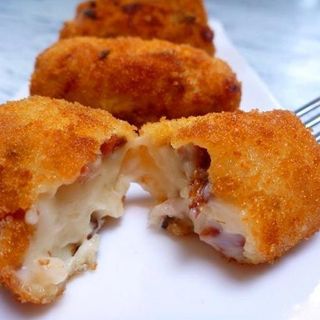 CROQUETONES DE CECINA Y LANGOSTINOS