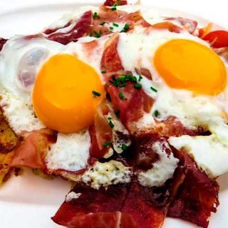 SARTEN DE HUEVOS CAMPEROS Y PULPO