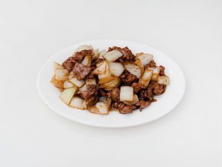 Ternera con cebolla