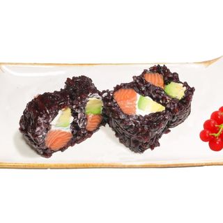 139.Arroz negro ,salmon,aguacate,queso  8u