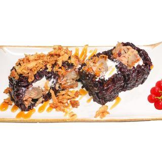 141.Arroz negro ,salmon frito ,queso y cebolla  8u