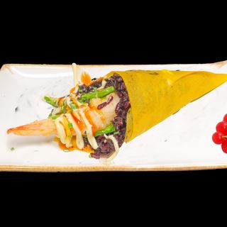 145.Dofu de arroz negro,lagostino frito y aguacate 1U