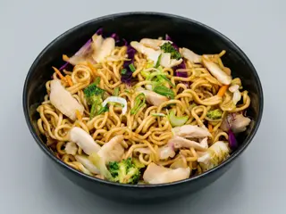 Yakisoba Yasai + Refresco lata de 330ml