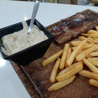 Entrecot Con Salsa De Champiñones