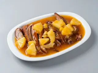 76-Pato con piña