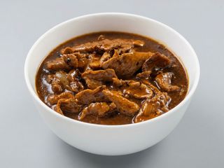 151-Ternera Con Salsa De Lenteja Negra