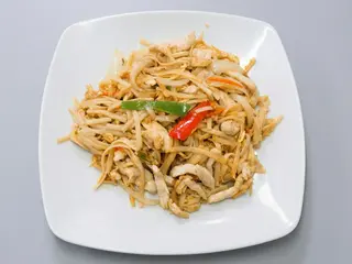26-Tallarines Con Pollo
