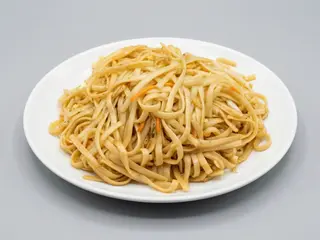 181-Tallarines fritos al salsa Thai
