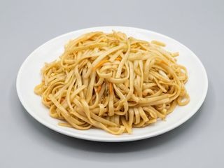 181-Tallarines fritos al salsa Thai