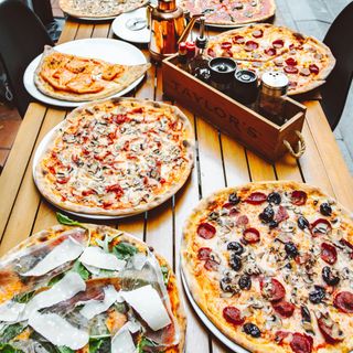 Oferta pizza mediana+calzona