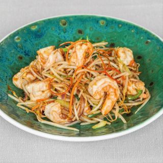 Chop suey de langostinos salteados al wok con verduras
