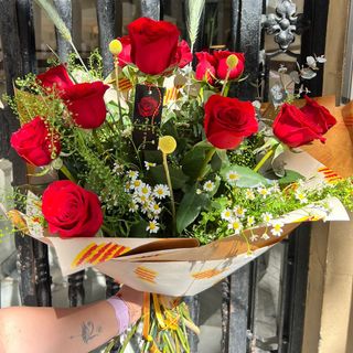 Espectacular Ramo de 12 Rosas de Sant Jordi