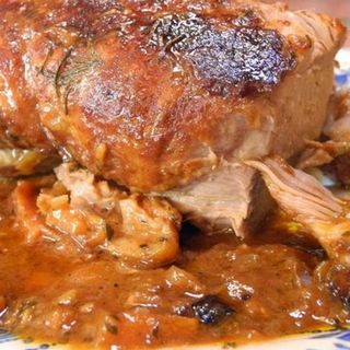 Carne A La Parrilla Con Patatas Fritas