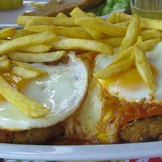 Milanesa De Ternera Con Huevo Frito