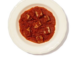 Bonito con tomate caliente