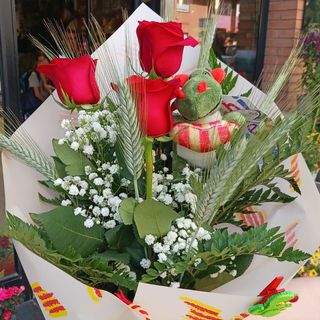 Ram de 3 Roses amb Peluix petit de Sant Jordi