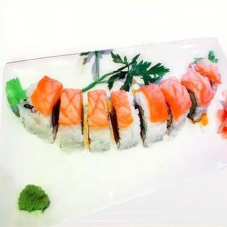 Salmón Roll Con Ebi Tempura