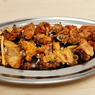 Pollo Frito al ajillo con patatas