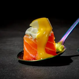 147. Bigne salmon mango (2 Uds.)