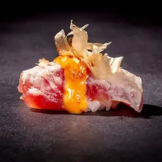 106. Nigiri atun flambeado (2 Uds.)