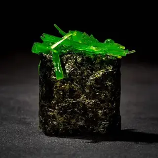 157. Gunkan wakame (2 Uds.)