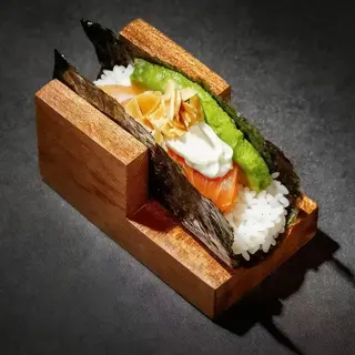 169. Temaki salmon (1 Ud.)