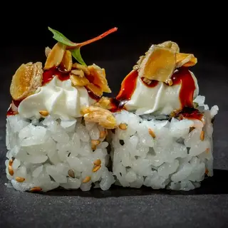 182. Uramaki langostino almendra (8 Uds.)
