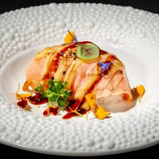 126. Cirashi salmon flambeado (1 Uds.)