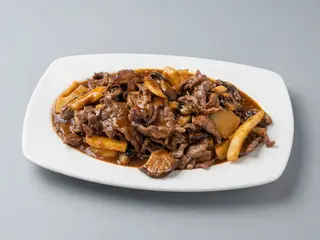 46. Ternera Con Bambú Y Setas Chinas
