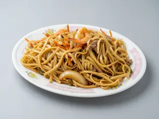 26. Tallarines Fritos Tres Delicias