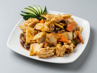 77. Calamares Con Salsa De Ostras