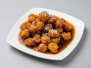 51A. Bola De Pollo Con Sésamo Y Miel