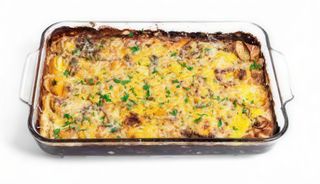 Bandeja De Patatas Con Carne Y Queso