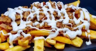 Bandeja De Patatas Con Kebab