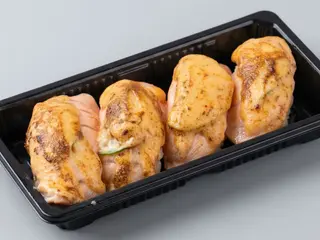 Nigiri Salmón Con Lima Salsa Spicy (2 Pzs.)