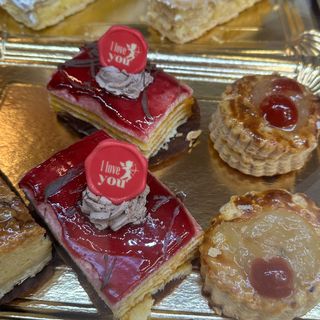 MEDIA DOCENA DE PASTLES SIN MILHOJAS