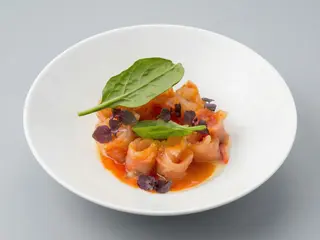 Ensalada de trucha escabechada