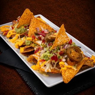 Nachos Con Guacamole y Pico de Gallo