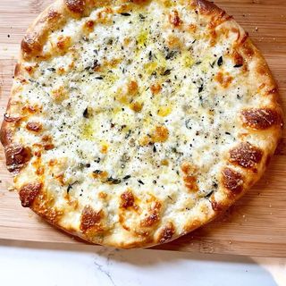 Pizza 4 Cheese (Mediana)