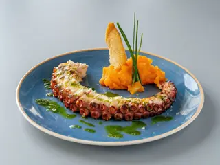 Pulpo de pedrero con parmentier de batata
