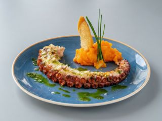 Pulpo de pedrero con parmentier de batata