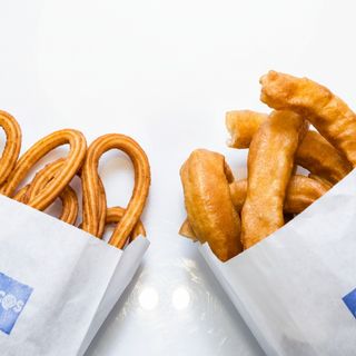 16 unidades- 8 Churros y 8 Porras