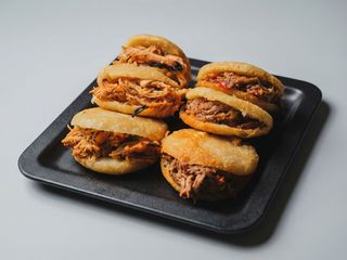 Arepitas fritas venezolana rellenos de carne mechada  (6uds.)