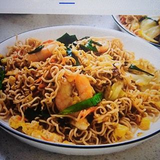 Yakisoba Frito Al Estilo Japonés Con Gambas