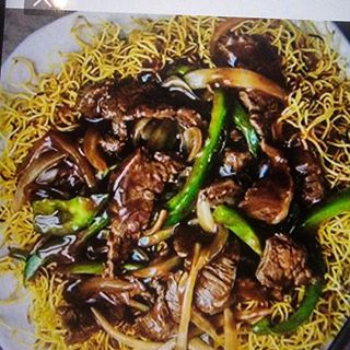 Yakisoba Frito Con Ternera Y Pimiento Negro