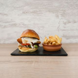 Hamburguesa Fried Chicken Con Patatas Fritas